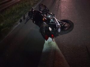 Motociclista bate, é atingido por carro e morre em rodovia da região