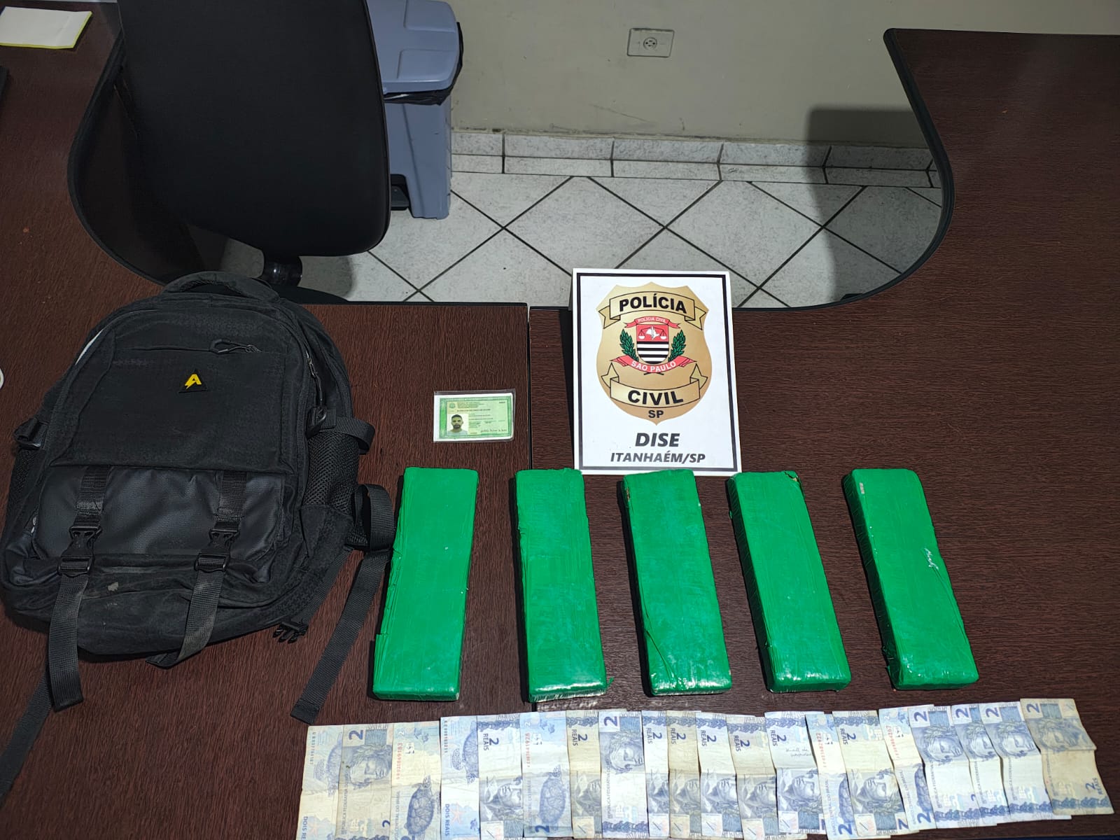 Foragido é preso com quase 3 kg de drogas em Peruíbe