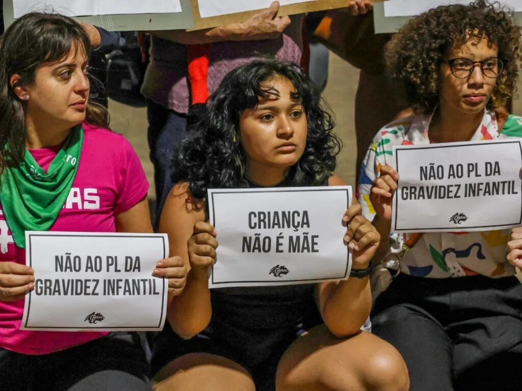 Santos participa de mobilização contra “PDL da Pedofilia”