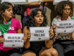 Santos participa de mobilização contra “PDL da Pedofilia”