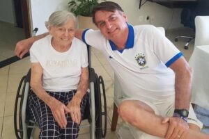 Petista quer trocar nome de viaduto que homenageia mãe de Bolsonaro