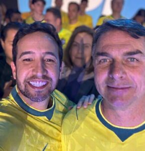 Deputado posta vídeo com funk fazendo apologia a Flávio Bolsonaro