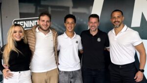 Destaque do Sub-17, Joãozinho firma vínculo profissional com o Santos