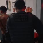 Homens tentam fugir de abordagem e são detidos no Monte Serrat; VÍDEO