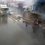 Chuva, trânsito e transtornos: Baixada vive manhã difícil na segunda-feira