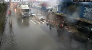 Chuva, trânsito e transtornos: Baixada vive manhã difícil na segunda-feira