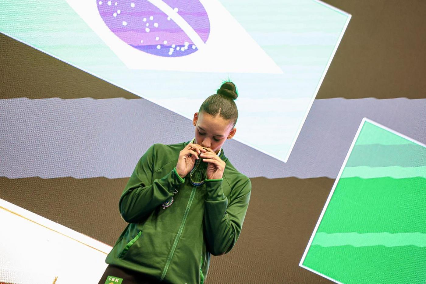 Brenda Padilha conquista ouro no Pan-Americano de Karatê