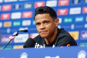 Douglas Santos vê Copa do Mundo equilibrada e descarta favoritismo em campo