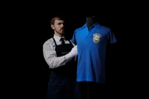 Histórica camisa usada por Pelé na final da Copa de 58 será leiloada