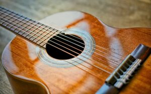 Cantor santista faz da música autoral um ato de resistência