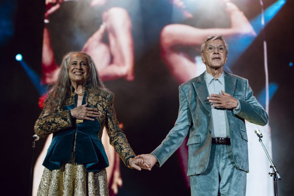 Maria Bethânia, a grande dama da MPB, faz 80 anos; Chico chega aos 82