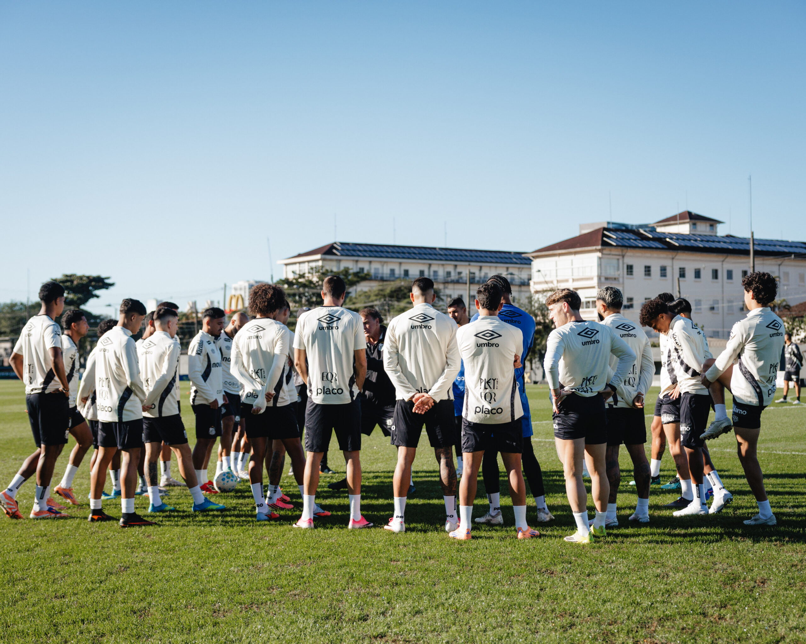 Santos fecha preparação para enfrentar o Botafogo com novidades no treinamento