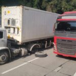 Acidente envolve carretas e deixa uma pessoa ferida na Cônego
