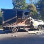 Utilitário colide com caminhão e passageiro morre na Cônego