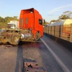 Acidente com quatro carretas bloqueia totalmente a Cônego