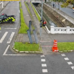 Poste com risco de queda provoca bloqueio em cruzamento de Santos