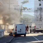 Carro utilitário é atingido por incêndio na Encruzilhada