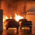 Dois carros pegam fogo em Santos; suspeita é de incêndio criminoso