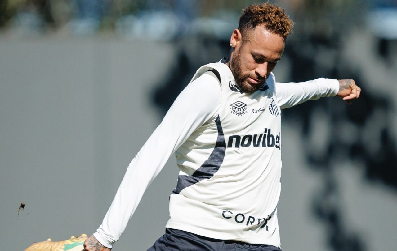 Neymar treina normalmente e Santos segue preparação para a Sul-Americana
