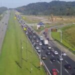 Com sol e calor na Baixada, SAI tem sábado de congestionamentos