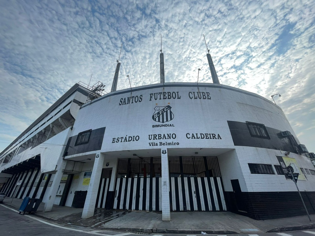 Santos mira recuperação enquanto enfrenta crise extracampo