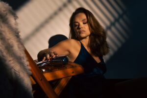 Show “Entre Nós” promove diálogo sobre saúde emocional e relações tóxicas no Sesc Santos