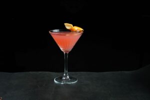 Cosmo Day reúne releituras autorais do Cosmopolitan e bartender convidada em Santos