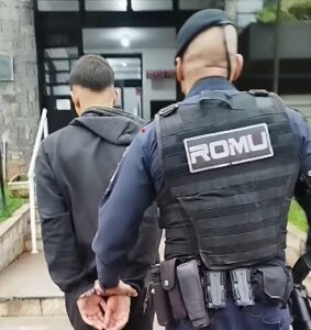 ROMU prende suspeito de estelionato no Guarujá