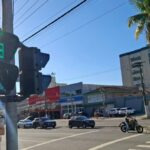 Via onde idosa teve perna amputada em SV recebe semáforos para pedestres