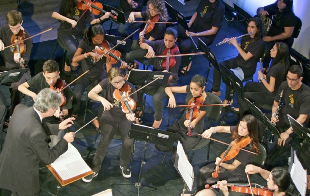 Orquestra Sinfônica da Unisantos faz homenagem pelo Dia do Professor | Jornal da Orla