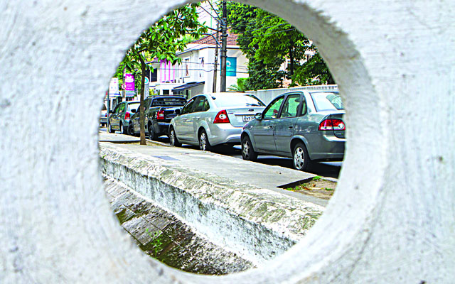 Proibição de estacionamento no canal 3 gera polêmica | Jornal da Orla