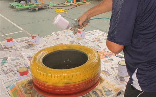 Reaproveitados, pneus  viram brincadeira em Guarujá | Jornal da Orla