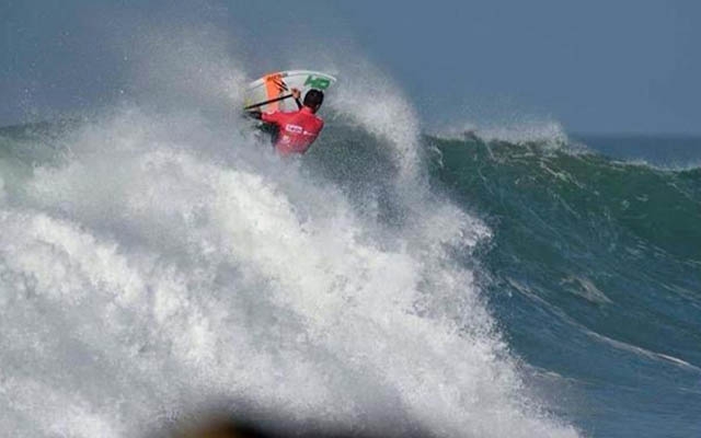 Santista Leco Salazar é o segundo na etapa final do Mundial de SUP Wave | Jornal da Orla