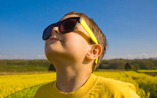 Cuidados com os olhos no verão