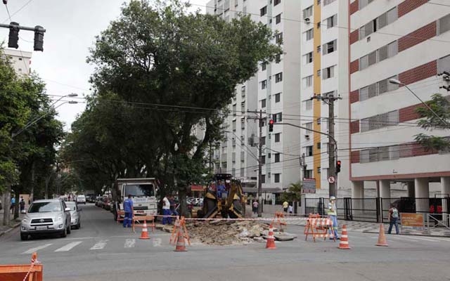 Avenida da praia com Canal 7 interditada