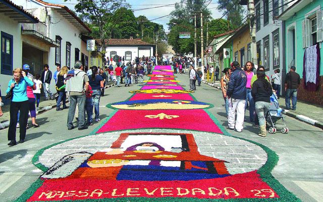 A arte dos tapetes de rua no Corpus Christi | Jornal da Orla
