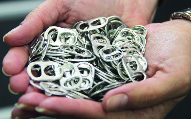 Campanha coleta lacres de latas de alumínio | Jornal da Orla
