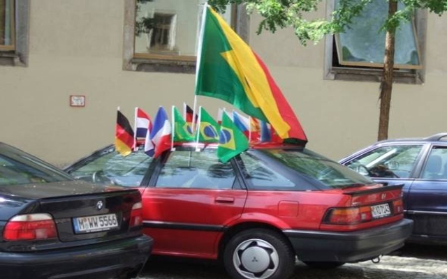 Qual o impacto no meio ambiente de bandeirinhas nos carros? | Jornal da Orla