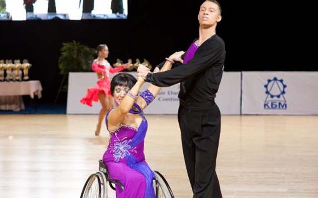 Dançarinos em cadeira de rodas  participam de torneio na Rússia | Jornal da Orla