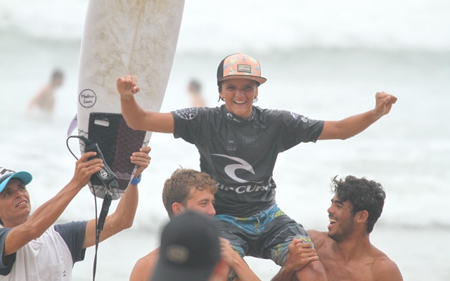 Com apenas 13 anos, Eduardo Motta é o supercampeão do Rip Curl Guarujaense de Surf