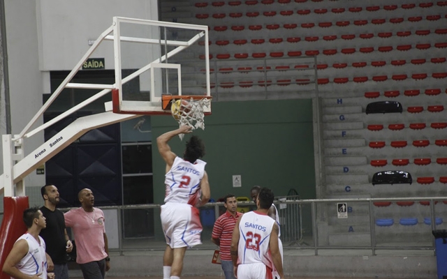 Internacional/Fupes derrota o Poá Basquete