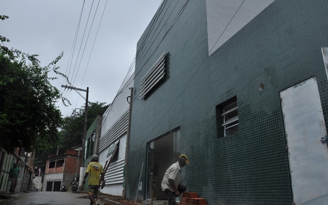 Construção do edifício que vai abrigar a Policlínica do Morro Santa Maria está em fase final