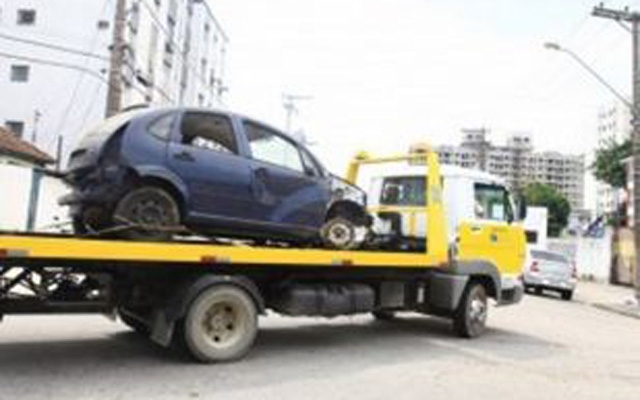Cresce quase 700chr37 retirada de veículos abandonados nas ruas
