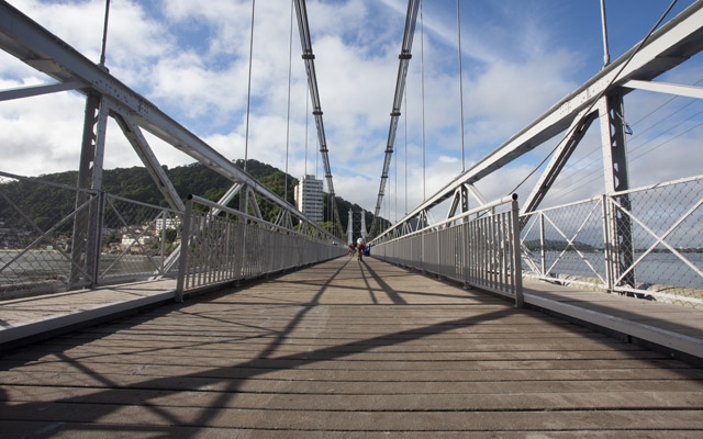 Governador Alckmin libera passagem de veículos e pedestres na Ponte Pênsil