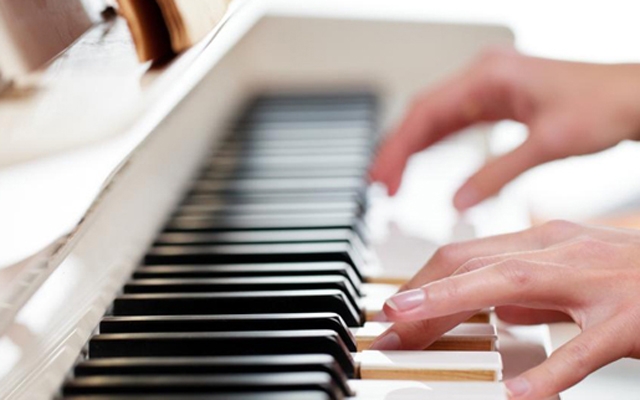 Cubatão reabre inscrições para cursos de piano, violão, canto coral e dança