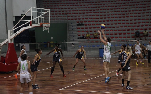 Basquete feminino garante a vitória