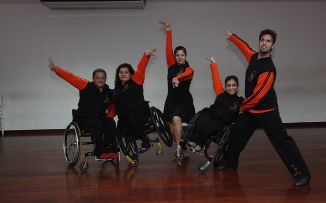 Dança em cadeira de rodas se apresenta no Coliseu