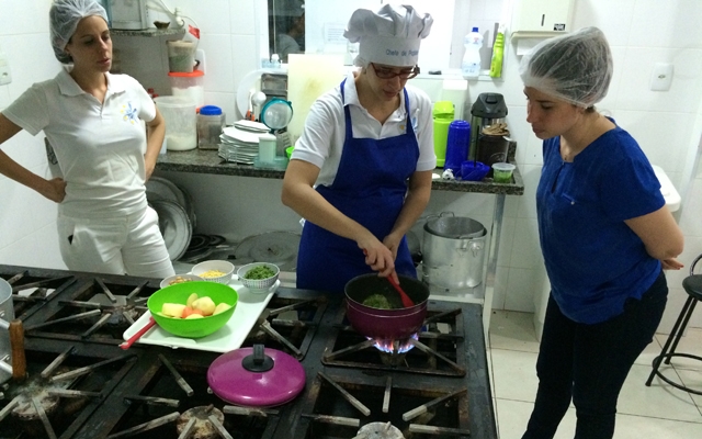 Chefe de Papinha ensina a preparar alimentação saborosa e saudável