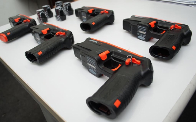 GCM de São Vicente recebe 30 novas armas de condutividade elétrica