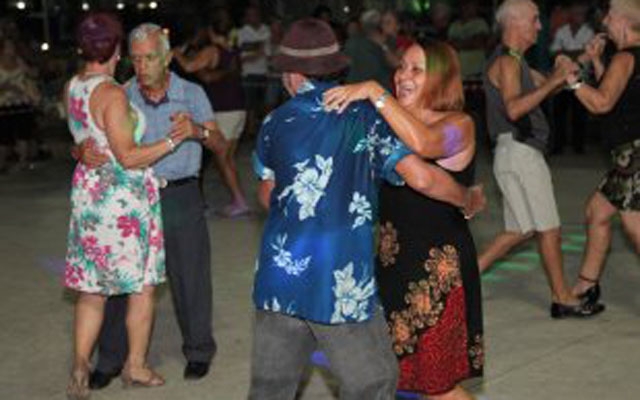 Banda Melodia Brasil agita o Baile na Praia | Jornal da Orla